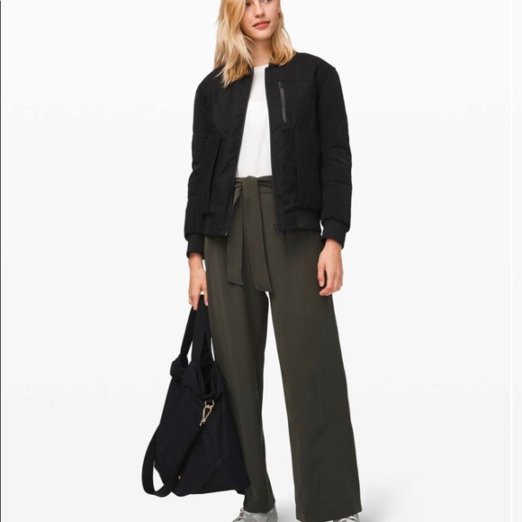 Lululemon Noir Pant - size 4 Dark olive color - Picture 4 of 6